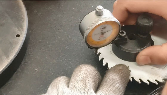 ความละเอียดสูง อัตโนมัติครบวงจรเจาะใบมีด เครื่อง sharpener การปลูกไม้